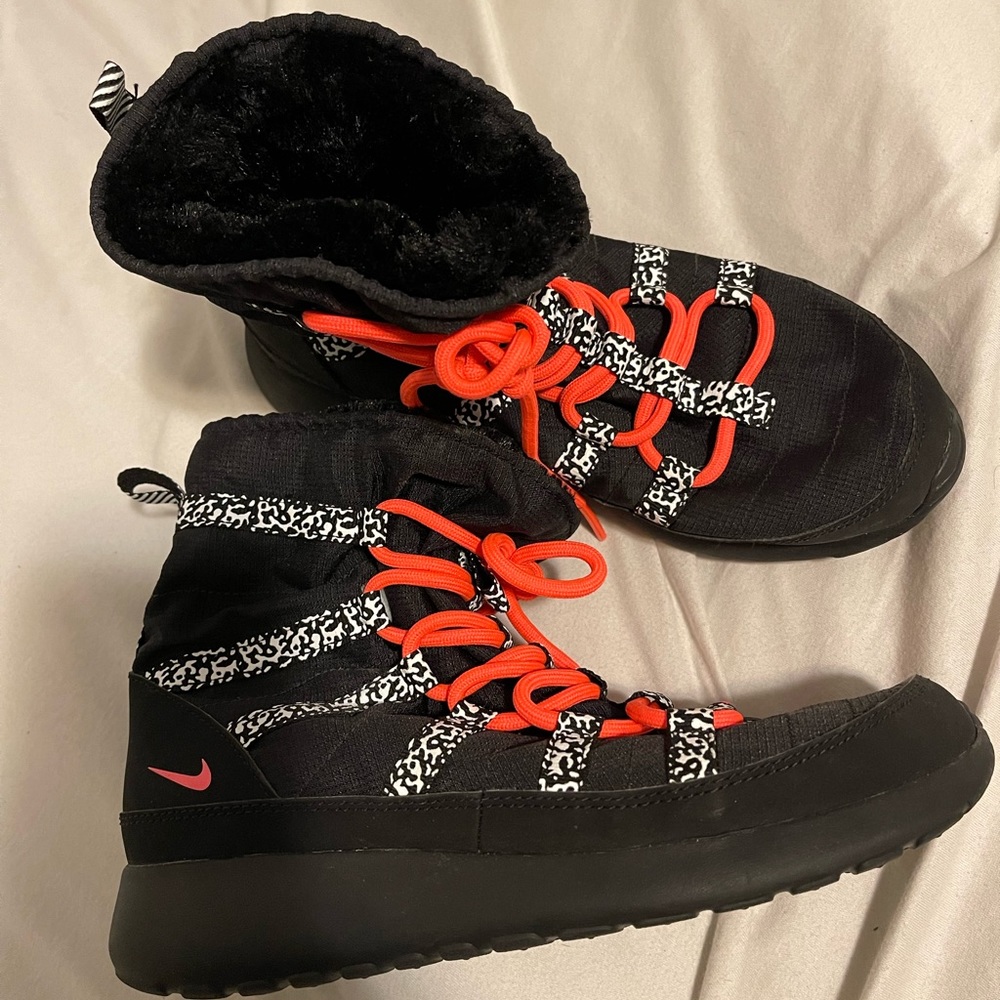 Nike black boots size 5.5